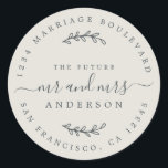 Chic Script Future Mr Mrs Wedding Return Address Ronde Sticker<br><div class="desc">De grafische, moderne en eenvoudige huwelijksretournering richt zich op klassieke, ronde sticker met de tekst van de toekomstige Mr en Mrs. in een zwart elegant script op een lichtgrijze achtergrond en een stijlvolle aanraking van roestvrij blad. Voeg eenvoudig jouw naam en adres toe. Exclusief voor u ontworpen door Happy Dolphin...</div>