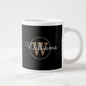 Chic Script Gouden Monogram Zwarte Gepersonaliseer Grote Koffiekop (Rechts)