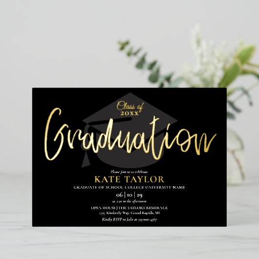 Chic Script Graduation Party Gold Foil Invitation Folie Uitnodiging (Staand Voorkant)