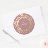 Chic Script Joy Gold Wreaty Roos met kersttasje Ronde Sticker (Envelop)