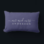Chic Script Mr. Mrs Navy Blue Pas getrouwd Monogra Kussen<br><div class="desc">Een moderne, monogrammed kool blauw kussen met de tekst Mr en Mrs. in wit elegant schrift. Voeg gewoon je getrouwde naam toe. Perfect geschenk voor het pas gehuwde paar. Exclusief voor u ontworpen door Happy Dolphin Studio. Neem contact met ons op via happydolphinstudio@outlook.com als je hulp of overeenkomende producten nodig...</div>