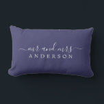 Chic Script Mr. Mrs Navy Blue Pas getrouwd Monogra Kussen<br><div class="desc">Een moderne, monogrammed kool blauw kussen met de tekst Mr en Mrs. in wit elegant schrift. Voeg gewoon je getrouwde naam toe. Perfect geschenk voor het pas gehuwde paar. Exclusief voor u ontworpen door Happy Dolphin Studio. Neem contact met ons op via happydolphinstudio@outlook.com als je hulp of overeenkomende producten nodig...</div>