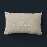 Chic Script Mr. Mrs Shiitake Gray Pas getrouwd Mon Kussen<br><div class="desc">Chique, modern monogram shiitake grijs kussen met de tekst meneer en mevrouw in wit elegant script. Voeg gewoon je naam toe. Perfect luxe cadeau voor het pasgetrouwde paar. Exclusief voor u ontworpen door Happy Dolphin Studio. Als u hulp of bijpassende producten nodig heeft, neem dan contact met ons op via...</div>