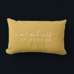 Chic Script Mr. Mrs Yellow Ochre Pas getrouwd Mono Kussen<br><div class="desc">Chique, modern monogram kussen met de tekst Mr en Mrs in wit elegant schrift op een gele oker achtergrond. Voeg eenvoudig uw getrouwde naam toe. Perfect luxe cadeau voor het pasgetrouwde stel. Exclusief voor u ontworpen door Happy Dolphin Studio. Als u hulp of bijpassende producten nodig hebt, neem dan contact...</div>
