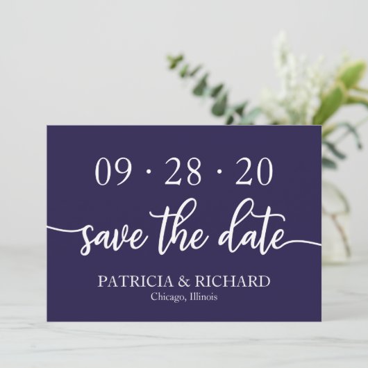 Chic Script Navy Blue Trouw Save The Date Kaart (Staand voorkant)