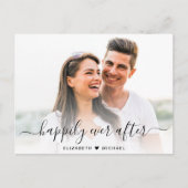 Chic Script Photo Overlay Verloving Aankondigingskaart (Voorkant)