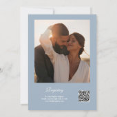 Chic Script QR Code Foto Stofblauw Bruiloft Kaart (Achterkant)