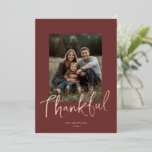 Chic Script Thanksgiving Photo Burgundy Rose Gold  Folie Feestdagenkaart (Staand Voorkant)