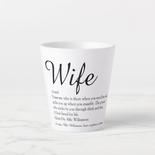 Chic Script Wife Definition Black en White Fun Latte Mok (Voorkant)