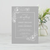 Chic Script Witte Bloemen Omtrek Grijze bruiloft Kaart (Staand voorkant)