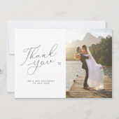 chic script zwart-wit bruiloft foto bedankkaart (Voorkant)