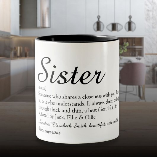Chic Script Zwarte en Witte Cool Zus Definitie Tweekleurige Koffiemok