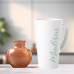 Chic Seafoam Groene Naam Handgeschreven Script Cus Latte Mok<br><div class="desc">Een chique zeeschuim groene gepersonaliseerde monogram latte mok voor een meisje of man die houdt van eenvoudige,  handgeschreven geschenken. Mooi cursief schrift aan de zijkant van je flesje dat jouw naam in elegante typografie uitspreekt.</div>