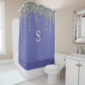 Chic Silver Glitter Drift Monogram Naam Periwinkle Douchegordijn (In situ)