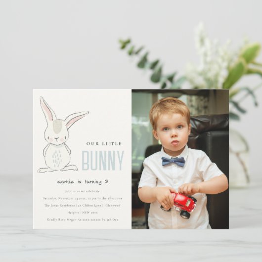 Chic Simple Cute Blue Bunny Boys Foto Kinder Kaart (Staand voorkant)