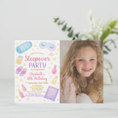 Chic Sleepover Verjaardag Uitnodiging met foto (Staand voorkant)