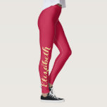 Chic Stijlvolle aangepaste naam roze werkout Yoga  Leggings<br><div class="desc">Aangepast, gepersonaliseerd, mooi, elegant faux goud op donkerroze typografische script, cool, chic, stijlvol, modern, trendy, adembenembaar, met de hand genaaid, vrouwen met een volle lengte mode-reispartij die een sportgymzaal met leggings uitwerkt, die zich uitstrekt tot je lichaam, touwtjes op alle juiste plaatsen, terugspringt na het wassen, en niet hun vorm...</div>