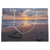 Chic strand zonsondergang hart in zand groot cadeauzakje (Voorkant)