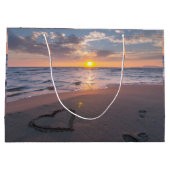 Chic strand zonsondergang hart in zand groot cadeauzakje (Achterkant)