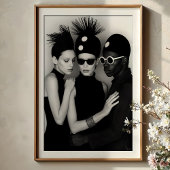 Chic Synergy: avant-gardistisch monochroom trio Poster