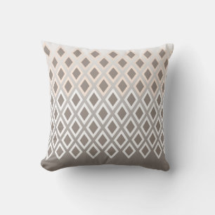Chic Taupe & White Diamond Pattern Accent Kussen