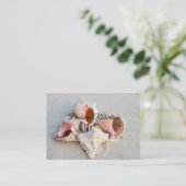 Chic Trendy Coastal Beach Seashells Wedding Visitekaartje (Staand voorkant)