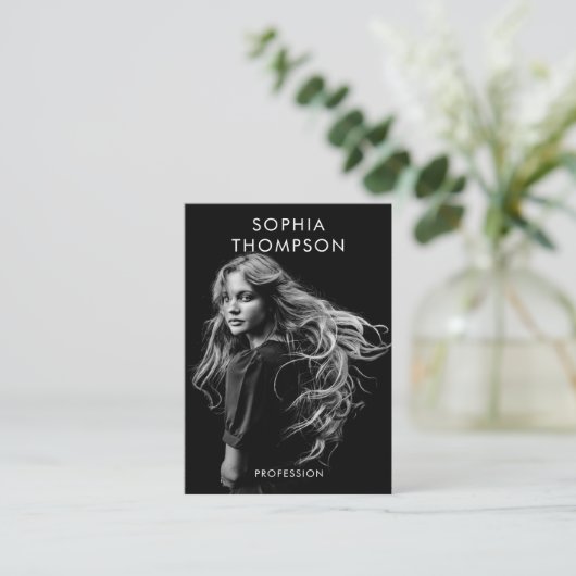 Chic Trendy Zwart Wit Professionele Foto QR Code Visitekaartje (Staand voorkant)