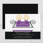 Chic Twins in Wieg Baby shower Invitation Paars Kaart (Voorkant / Achterkant)