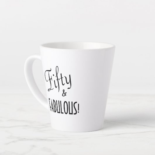 Chic Typography Fifty & FABULOUS! 50ste verjaardag Latte Mok (Linkerhoek)