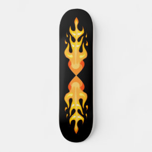 Chic vlamvector in rood oranje & geel op zwart persoonlijk skateboard