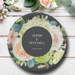 Chic Waterverf Florals Wedding Papieren Bordje<br><div class="desc">Een prachtige waterverf van witte en groene hydrangea's met roze en roomkleurige rozen,  zeeschildpadden,  kleine bloesems en bladeren,  creëer deze papieren borden voor je bruiloft,  vrijgezellenfeest,  verlovingsfeest,  met je details in witte hoofdletters op een donkere achtergrond. Punten in onze winkel koppelen.</div>