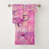 Chic whimsical roze fuchsia ombre glitter monogram bad handdoek (Insitu)