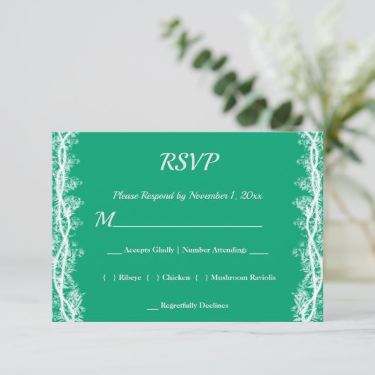Chic White Botanical Border Wedding RSVP Kaart (Staand voorkant)