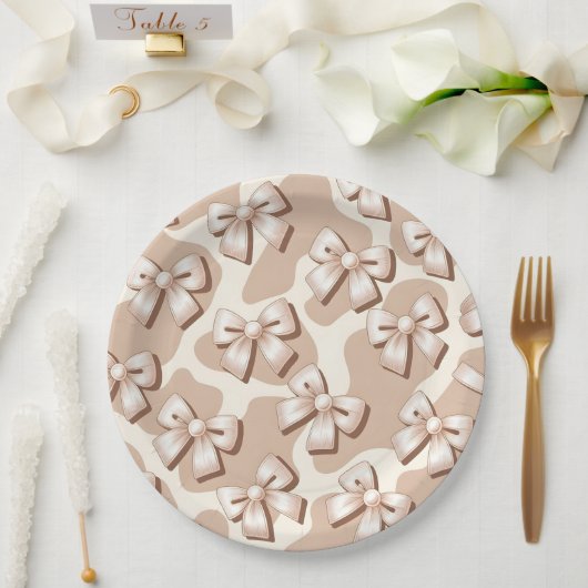 Chic White Bow & Beige Koe Print Halloween – Papieren Bordje (Huwelijk)