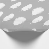 Chic White Feathers Verjaardag Cadeaupapier (Hoek)