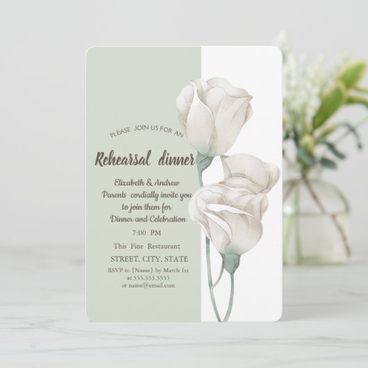 Chic White Flowers Rozen Rehearsal Dinner Kaart (Staand voorkant)