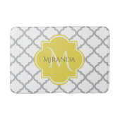 Chic White Grey Quatrefoil Geel Monogramnaam Badmat (Voorkant)