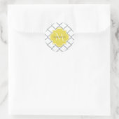 Chic White Grey Quatrefoil Geel Monogramnaam Ronde Sticker (Tas)