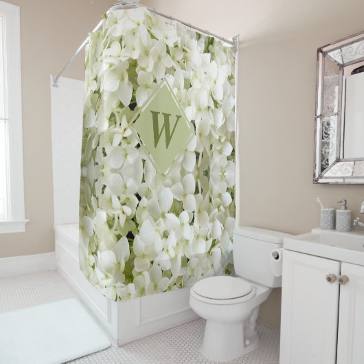 Chic White Hydrangea Sage Green Monogram Douchegordijn (In situ)