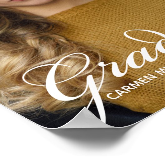 Chic White Script Overlay Afstuderen Foto Poster (Hoek)