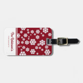 Chic White Snowflakes Nordic Pattern on Dark Red Bagagelabel (Voorkant horizontaal)