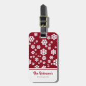 Chic White Snowflakes Nordic Pattern on Dark Red Bagagelabel (Voorkant verticaal)