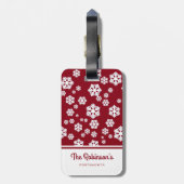 Chic White Snowflakes Nordic Pattern on Dark Red Bagagelabel (Achterkant verticaal)