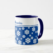 Chic White Snowflakes Nordic Pattern op Navy Blue Mok (Voorkant rechts)