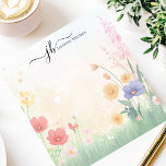 Chic Wildflower Meadow Waterverf gepersonaliseerd Notitieblok<br><div class="desc">Dit gepersonaliseerde notitieblok beschikt over een prachtige waterverf wilde bloemenweide met zachte pasteltinten, waardoor een vredig en elegant ontwerp ontstaat. Ideaal voor liefhebbers van natuur, tuinliefhebbers en liefhebbers van bloemsierkunst. Pas de tekst aan de bovenkant aan voor een uniek tintje, waardoor deze ideaal is voor journaling, notities maken of cadeau...</div>
