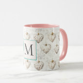 Chic Witte Hart Ornamenten Monogram Mok (Voorkant rechts)