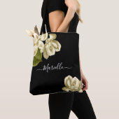 Chic witte magnolia's op zwart stijlvol tote bag (Dichtbij)