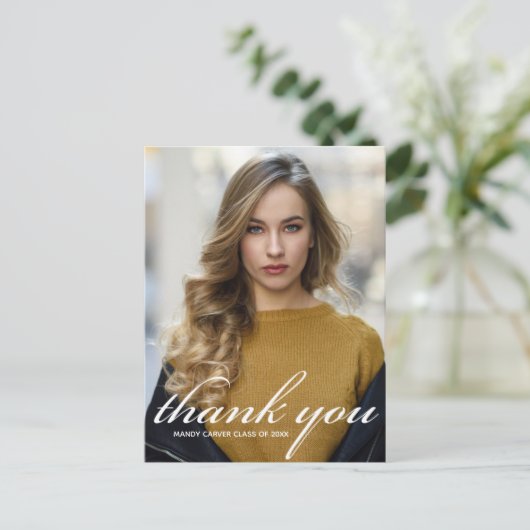 Chic Witte Script 2024 Afstudeer Foto Bedankt Briefkaart (Staand voorkant)