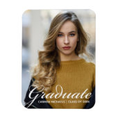 Chic Witte Script Overlay Moderne Afstudeerfoto Magneet (Verticaal)