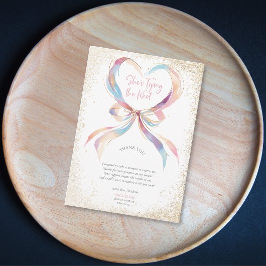 Chic, ze bindt de roze knoop strik dank je bedankkaart